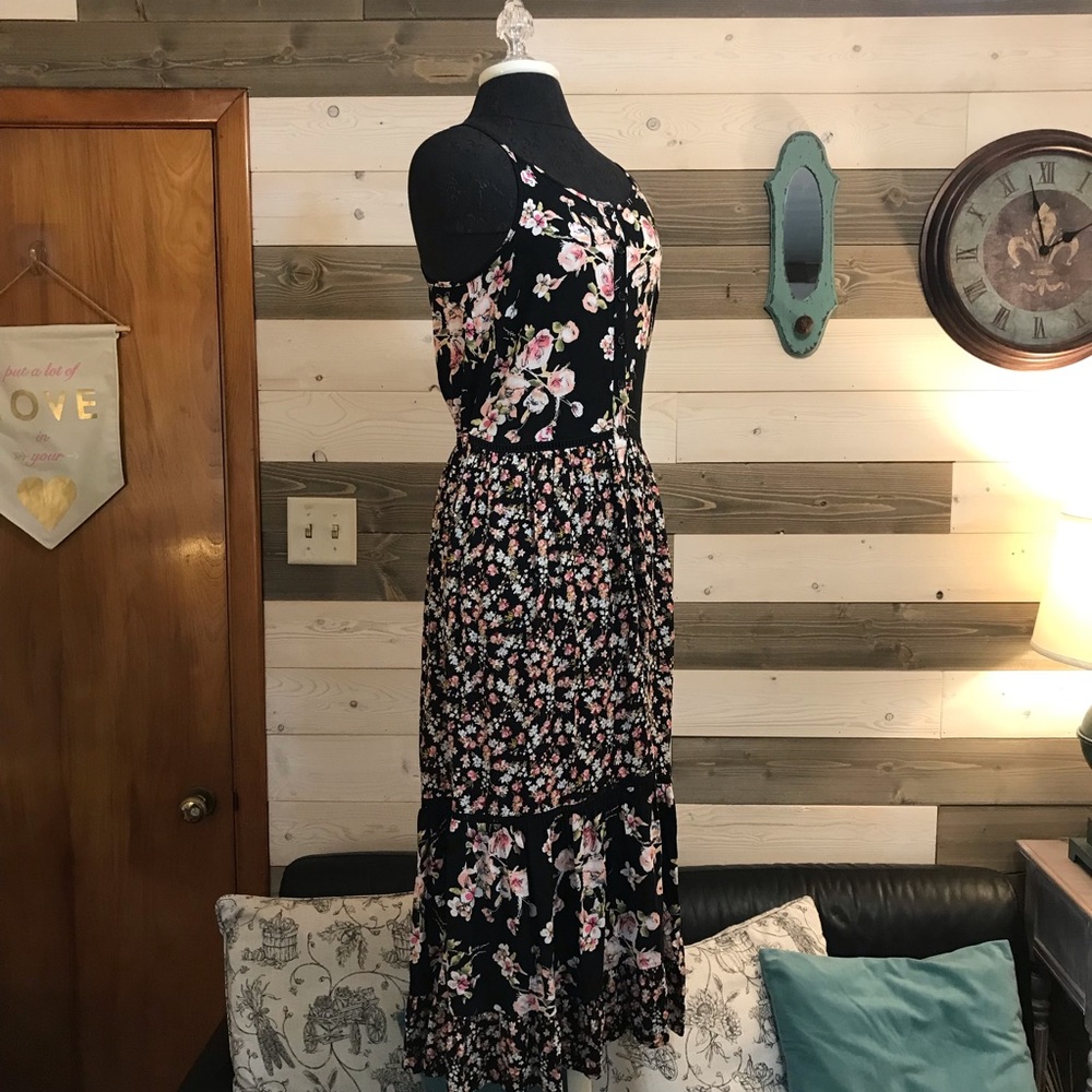 Band of Gypsies ⚜️ Head to Toe Floral Tiered Maxi Dress - Picture 4 of 10
